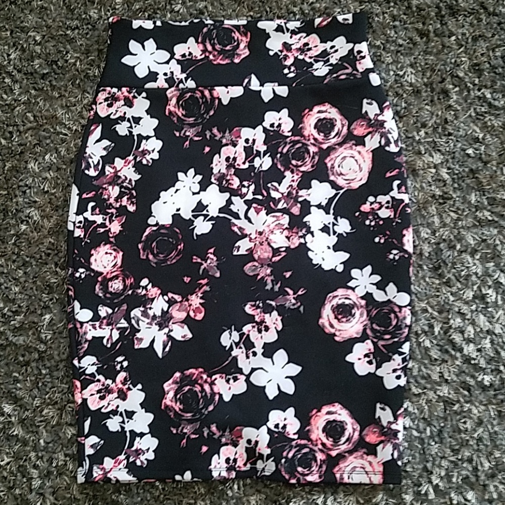 Black Floral pencil skirt sz M